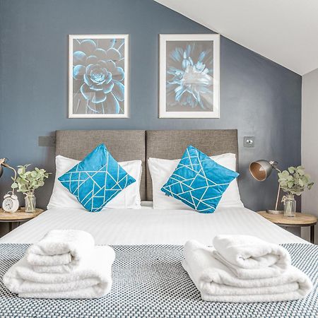 Stylish 1 Bed Apt , Central , Pkg, Perfect For Long Stays Эгэм Экстерьер фото