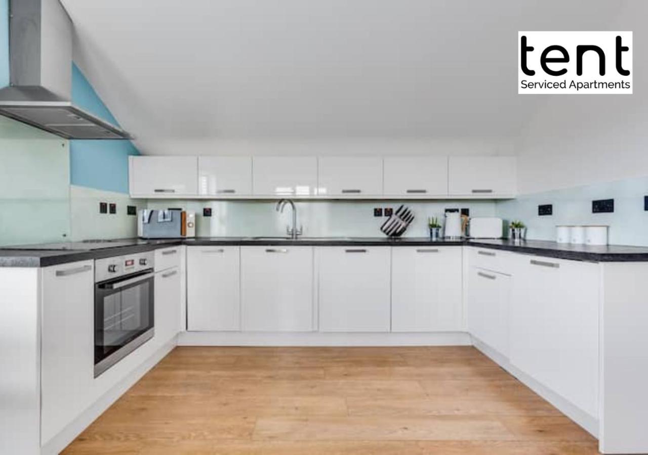 Stylish 1 Bed Apt , Central , Pkg, Perfect For Long Stays Эгэм Экстерьер фото