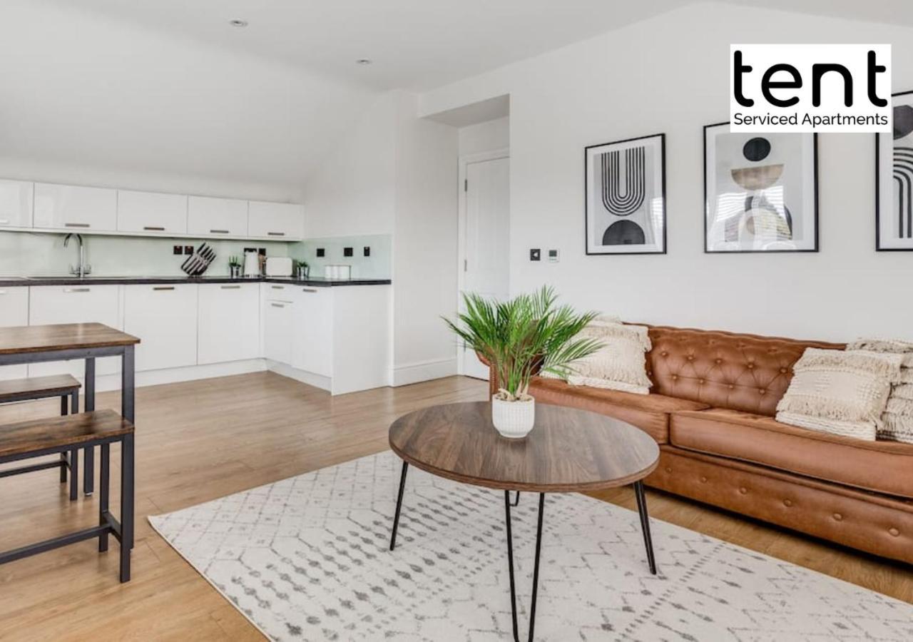 Stylish 1 Bed Apt , Central , Pkg, Perfect For Long Stays Эгэм Экстерьер фото