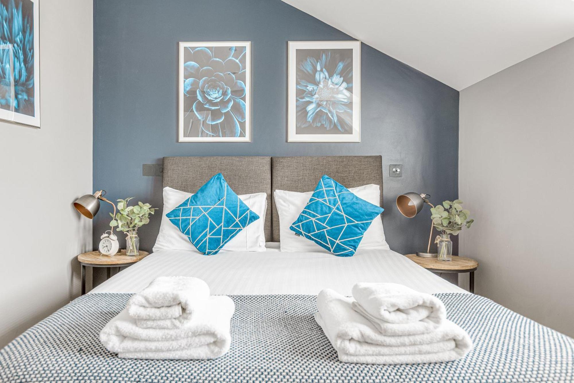 Stylish 1 Bed Apt , Central , Pkg, Perfect For Long Stays Эгэм Экстерьер фото
